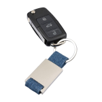 Porte-clés en zinc personnalisable avec détail en tissu jean troisième vue