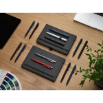 Stylo en aluminium recyclé avec clip innovant et encre bleue vue d'ambiance