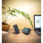 Batterie externe magnétique en ABS recyclé avec charge 15 W 5000 mAh vue d'ambiance