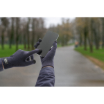 Gants en polyester recyclé rPET avec bouts tactiles pour smartphone vue d'ambiance