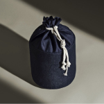Trousse cylindrique en tissu jean avec fermeture à cordon couleur bleu jean vue détail 2