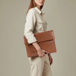 Élégant porte-documents en cuir synthétique personnalisable couleur marron vue détail 2