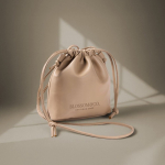 Trousse en PU avec fermeture à cordon et possibilité de porter en sac couleur camel cinquième vue
