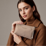 Trousse en nylon avec cordon bicolore sur la fermeture 240 g/m2 couleur beige quatrième vue