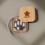 Set de câbles multi-connecteurs dans boîte de transport en bambou couleur bois vue détail 2