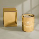 Bougie au parfum floral à 3 mèches dans un verre brillant couleur doré deuxième vue