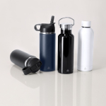 Gourde isotherme en acier inoxydable avec poignée de transport 500 ml vue d'ambiance