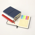 Carnet en cuir synthétique avec bloc-notes intérieur, pages lignées A6 vue d'ambiance