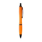 Stylo en plastique recyclé avec détails noirs, encre noire couleur orange deuxième vue latérale