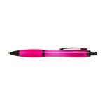 Stylo en plastique recyclé avec détails noirs, encre noire couleur fuchsia deuxième vue frontale