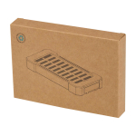 Batterie externe à énergie solaire au design extérieur ultra-résistant couleur noir deuxième vue avec boîte