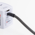 Lanière poignet en PVC et nylon à charge rapide USB-C pour téléphone Vue 1