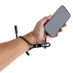 Lanière poignet en PVC et nylon à charge rapide USB-C pour téléphone vue du logo imprimé