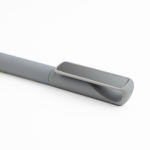 Stylo finition gomme avec clip métallique effet miroir encre noire