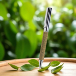 Stylo en acier inoxydable avec résidus de thé rotatif encre noire vue d'ambiance