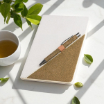 Carnet en coton recyclé avec stylo au thé vert A5 pages lisses vue d'ambiance