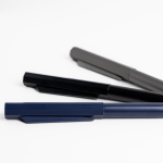 Set stylo et roller en aluminium design hexagonal encre noire Vue 1