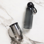 Gourde en plastique monochrome avec bouchon rond à anse 600 ml couleur noir septième vue