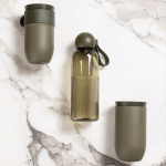 Gourde en plastique monochrome avec bouchon rond à anse 600 ml couleur vert olive septième vue