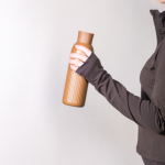 Bouteille isotherme en acier recyclé avec bouchon à pression 500ml couleur marron quatrière vue