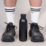 Bouteille isotherme en acier recyclé avec bouchon à pression 500ml couleur noir troisième vue