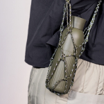 Bouteille isotherme en acier recyclé avec bouchon à pression 500ml couleur vert olive troisième vue