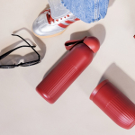 Gourde isotherme en acier monochrome avec bouchon rond à anse 500 ml couleur rouge foncé deuxième vue