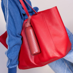 Gourde isotherme en acier monochrome avec bouchon rond à anse 500 ml couleur rouge foncé troisième vue