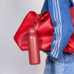 Gourde isotherme en acier monochrome avec bouchon rond à anse 500 ml couleur rouge foncé quatrière vue