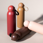 Gourde isotherme en acier monochrome avec bouchon rond à anse 500 ml couleur marron foncé cinquième vue