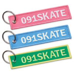 Étiquette brodée personnalisable en polyester avec anneau couleur fuchsia huitième vue