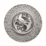 Pin’s métallique rond impression intégrale en quadrichromie couleur argenté troisième vue