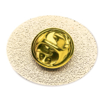 Pin's métallique oval impression intégrale en quadrichromie couleur nude troisième vue