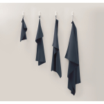 Serviette en microfibre à séchage rapide 100x150 cm couleur bleu vue d'ambiance