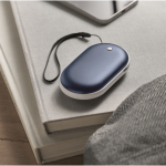 Chauffe-mains en aluminium avec 3 niveaux de chaleur 5 000 mAh couleur bleu vue d'ambiance