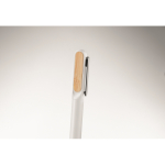 Stylo rotatif en aluminium recyclé et bambou, encre bleue couleur blanc deuxième vue photographique