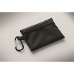 Trousse de premiers secours compacte en pochette RPET avec mousqueton en aluminium couleur noir sixième vue photographique