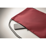 Sac à dos à cordons en RPET avec poche latérale et fermeture éclair couleur bordeaux cinquième vue photographique