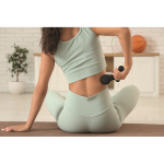 Pistolet de massage avec 2 vitesses et batterie 1200mAh dans une housse couleur noir vue d'ambiance