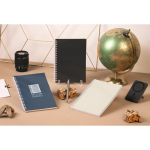 Carnet A5 en papier recyclé avec couverture souple, pages lignées vue d'ambiance