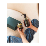 Set distributeur savon et bougie parfumée en verre WELLmark 250 ml couleur noir image nature morte 2