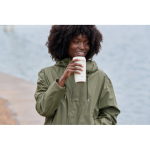 Mug isotherme en plastique recyclé avec couvercle 360° Topl 350 ml couleur blanc vue d'ambiance