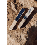 Éventail portable en bambou avec le message « Out of the office » couleur blanc vue d'ambiance 2