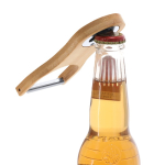 Éplucheur et décapsuleur 2 en 1 en bambou et acier inoxydable quatrième vue