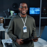 Tour de cou extensible avec porte-badge amovible et clip cinquième vue