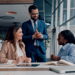 Écouteurs traducteurs instantanés avec application téléphone vue d'ambiance