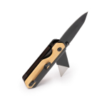 Outil multifonction compact avec clip métallique et corps en bambou couleur naturel première vue d'usage