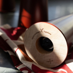 Grand moulin conique en bois de hêtre Sagaform couleur rouge foncé quatrière vue
