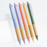 Stylo à bille avec clip translucide et grip en bambou, encre noire vue 4