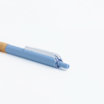 Stylo à bille avec clip translucide et grip en bambou, encre noire Vue 1